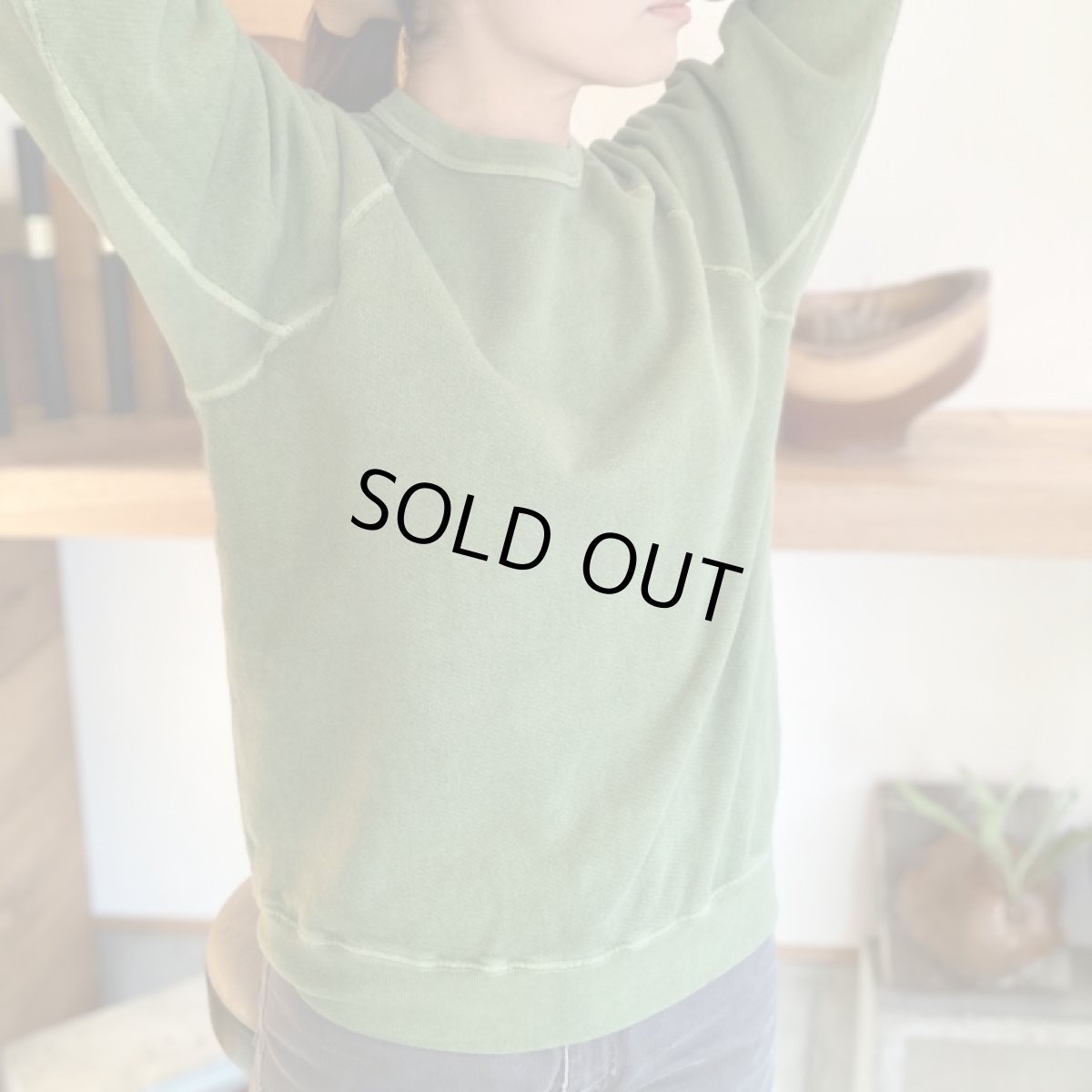 画像2: 【3色展開】-Good On-Pigment Dye  L/S RAGLAN SWEAT  (2)