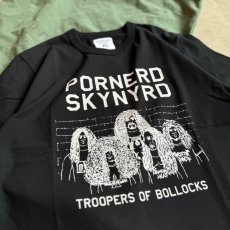 画像4: -TACOMA FUJI  RECORDS- PORNERD SKYNYRD “TROOPERS OF BLLOCKS” Tee designed by Hiroshi Iguchi (4)