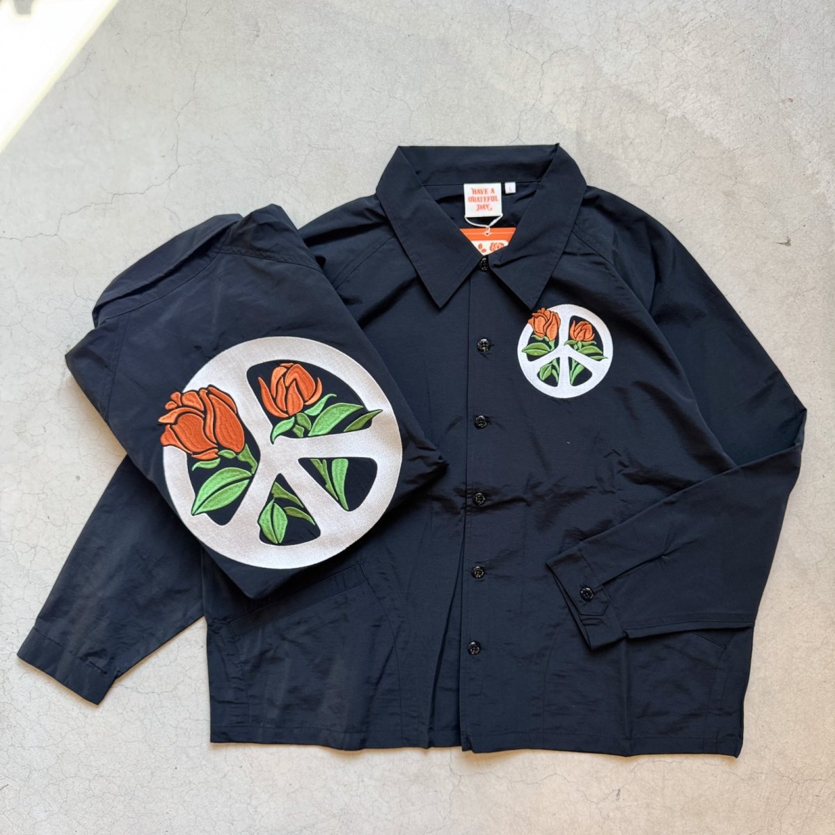 画像2: -HAVE A GRATEFUL DAY- UTILITY SHIRT "BLOOMING PEACE" BLACK (2)