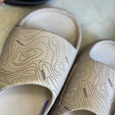 画像7: FREE WARTERS " CLOUD9 SLIDE "リカバリーサンダル Topography Taupe Print (7)