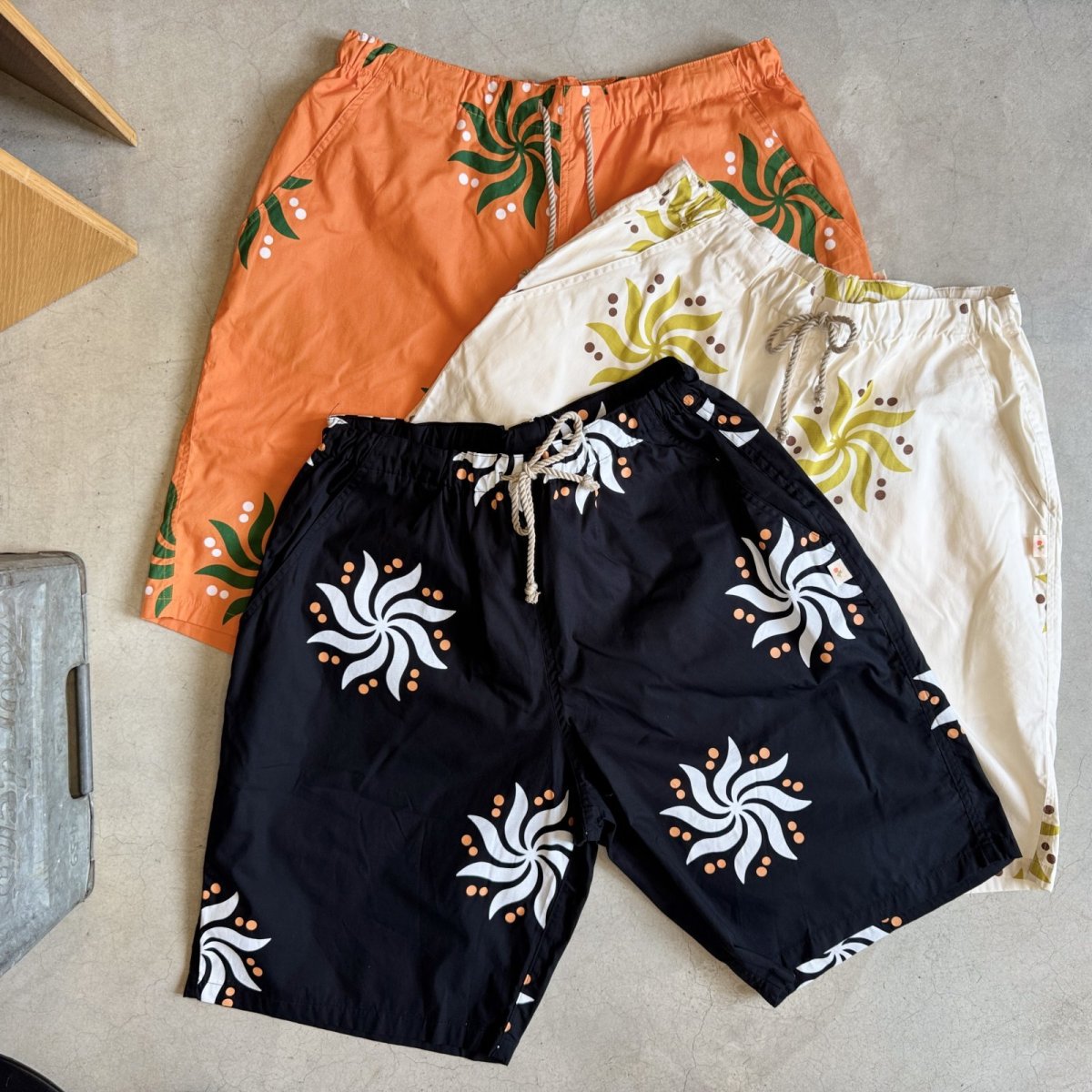 画像1: 【3色展開】-HAVE A GREATFUL DAY- BOARD SHORTS (1)
