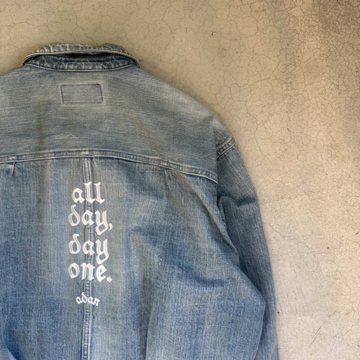 画像8:  "A.D.A.N®︎" DAMAGED SELVEDGE TRUCKER JACKET (8)